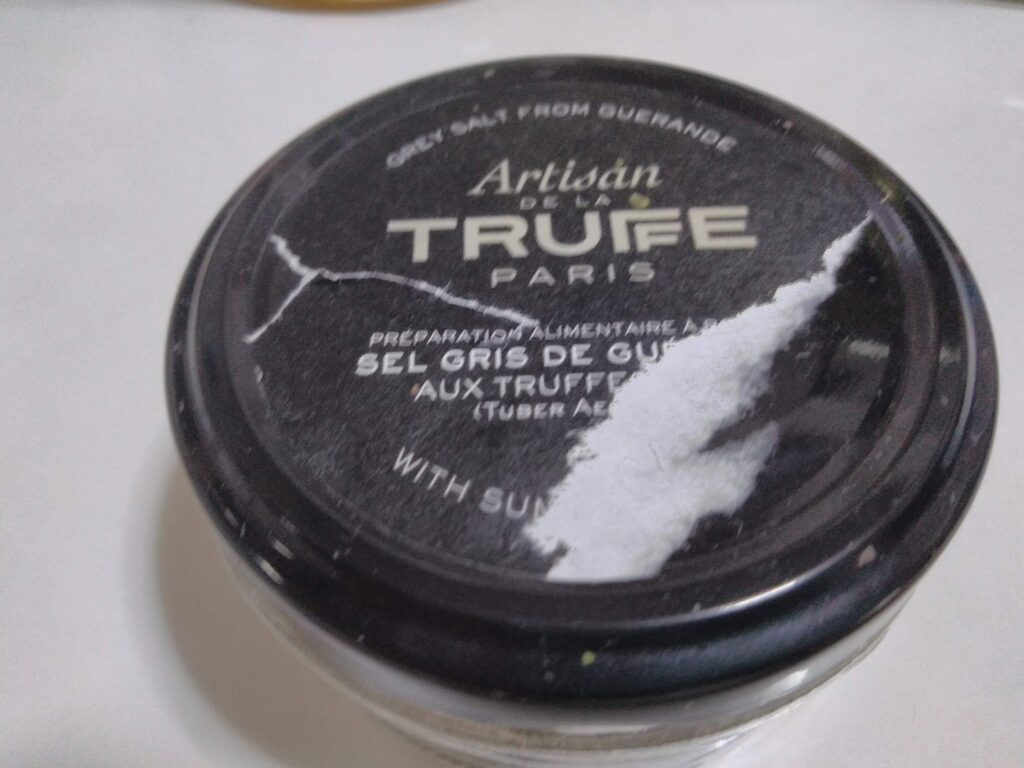 これはおいしい岩塩です。フランスのトリュフの塩です。