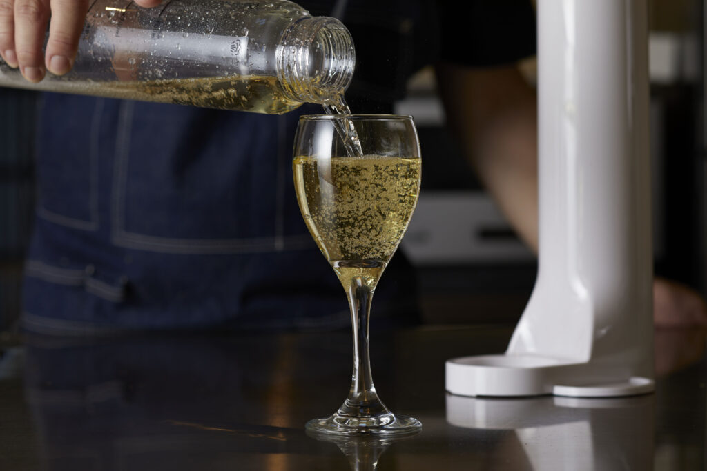 わずか2秒で炭酸ドリンクが完成!
